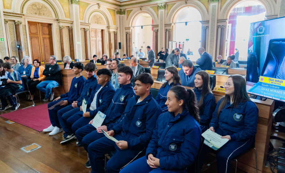 SEED ALUNOS TOMAM POSSE