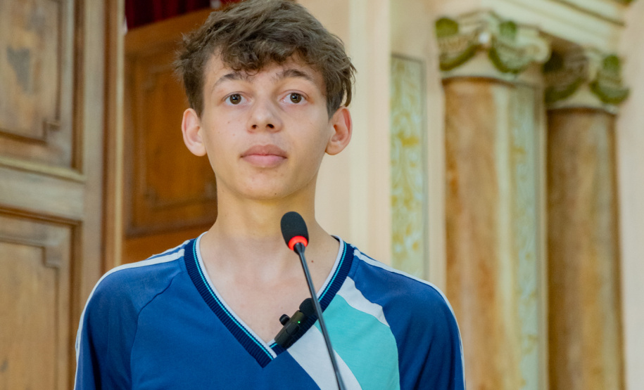 SEED ALUNOS TOMAM POSSE