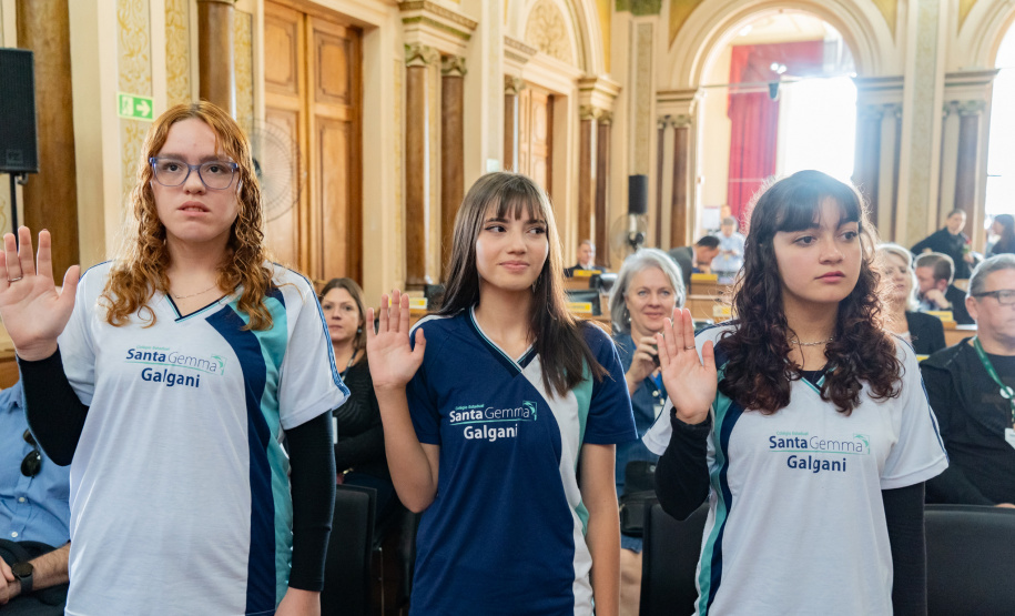 SEED ALUNOS TOMAM POSSE