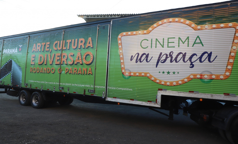 Projeto Cinema na Praça exibe filmes gratuitos para 40 mil pessoas em três meses