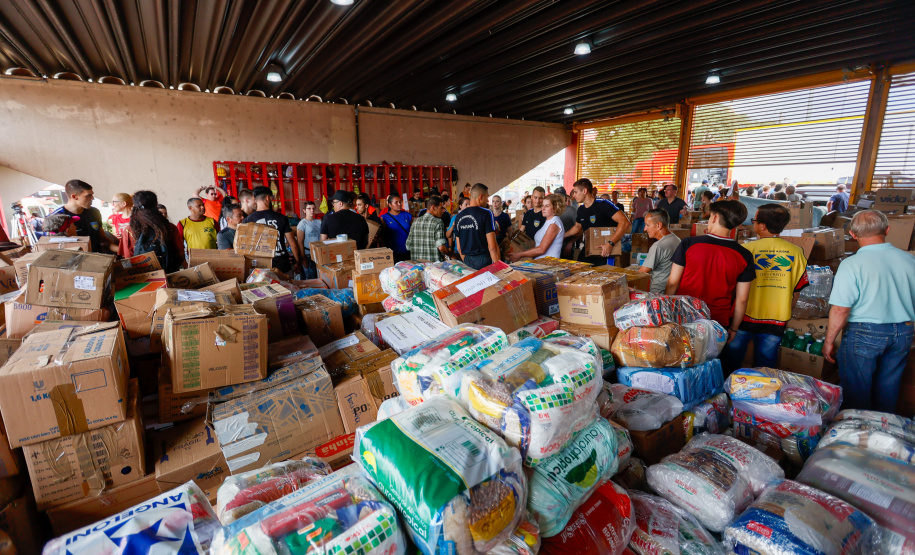 Paraná chega a 3,3 mil toneladas de doações arrecadas ao Rio Grande do Sul