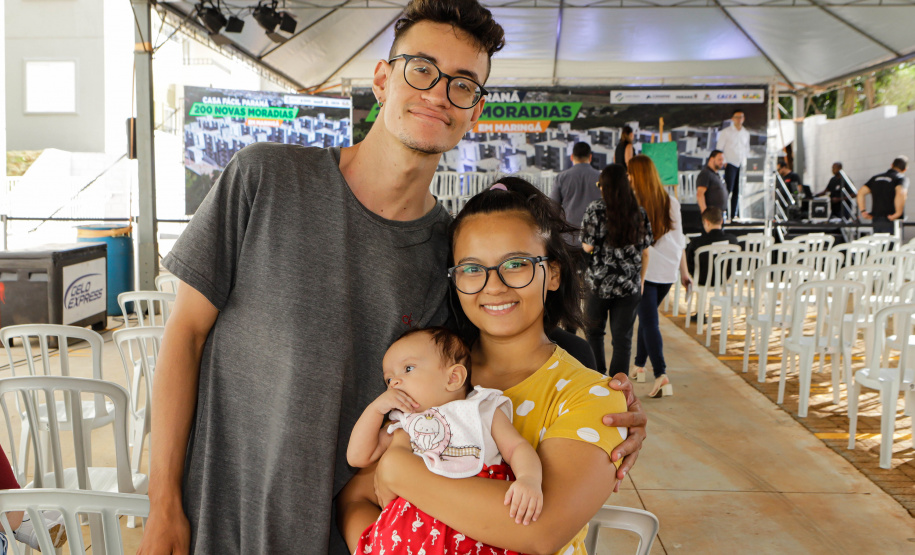 Com apoio do Estado, 200 moradores de Maringá ganham as chaves da casa própria