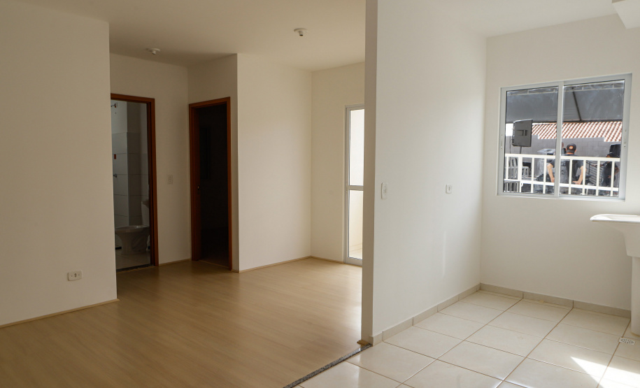 Com apoio do Estado, 200 moradores de Maringá ganham as chaves da casa própria