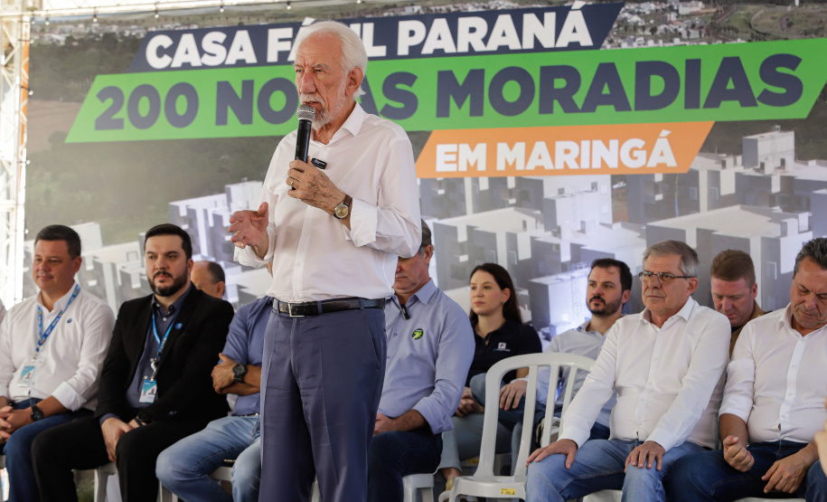 Com apoio do Estado, 200 moradores de Maringá ganham as chaves da casa própria