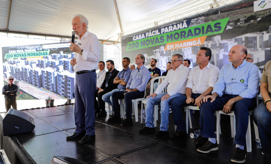 Com apoio do Estado, 200 moradores de Maringá ganham as chaves da casa própria