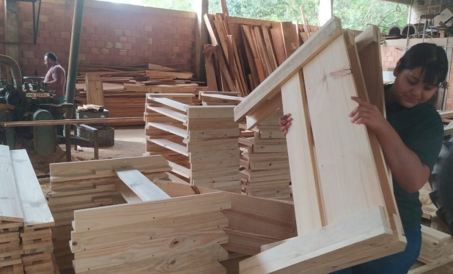 Camas, livros e cartas: estudantes da rede estadual se mobilizam para ajudar o RS