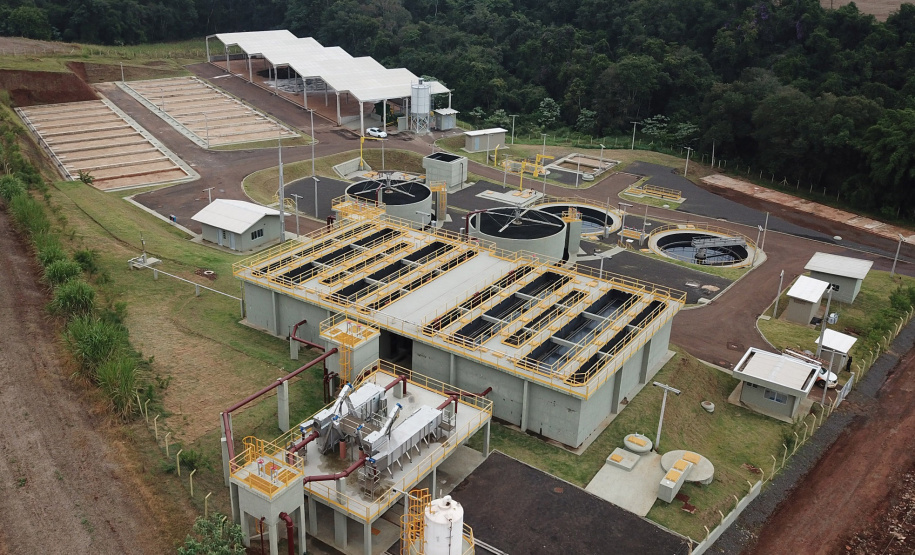 SANEPAR AMPLIA REDE ESGOTO