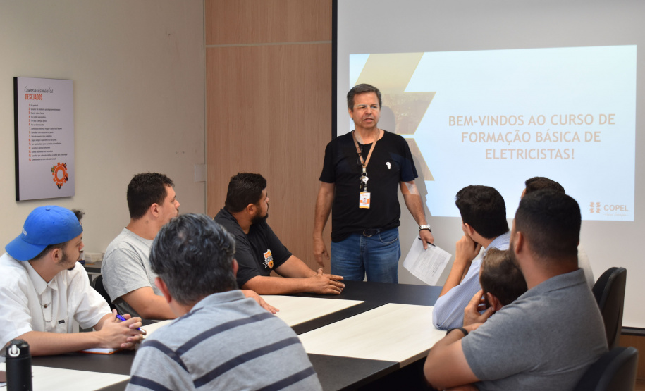 Futuros eletricistas participam de curso gratuito da Copel