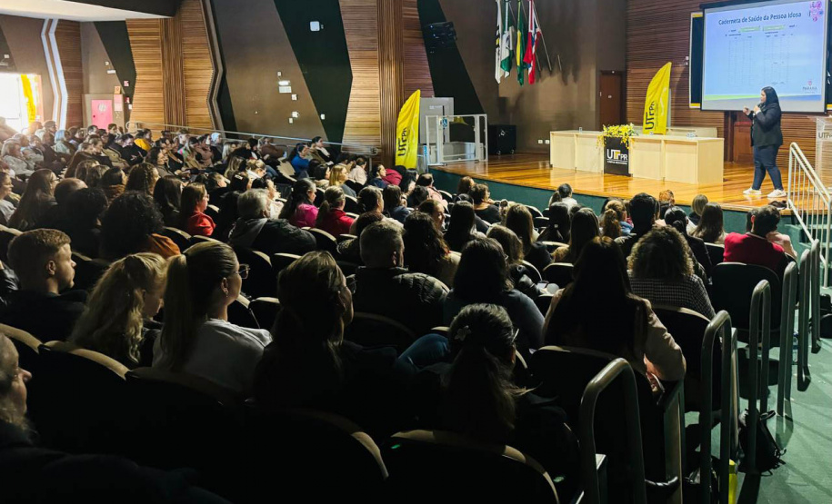 Saúde realiza capacitação de profissionais e mutirão da pessoa idosa na Região Oeste