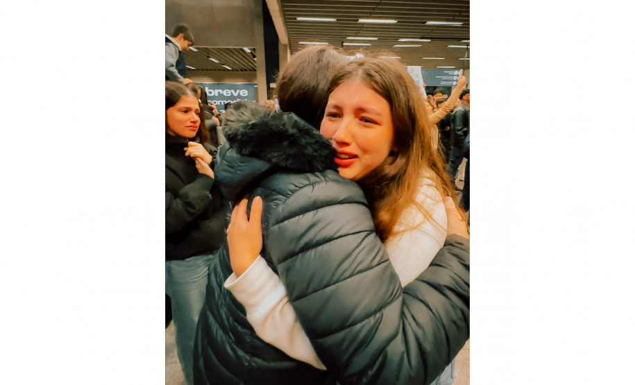 Desembarques do Ganhando o Mundo: 54 alunos concluem programa de intercâmbio na Austrália e são recebidos com festa na volta para casa