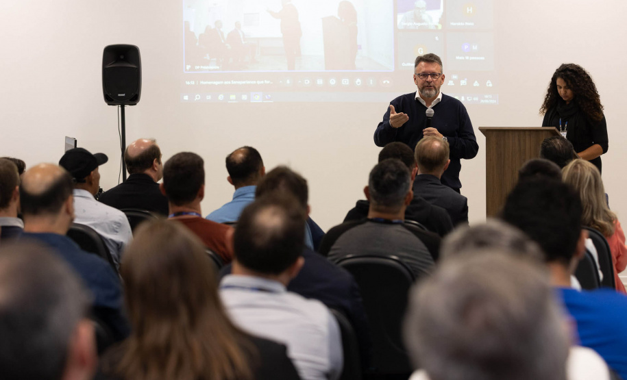 Sanepar homenageia empregados que atuaram na tragédia do Rio Grande do Sul