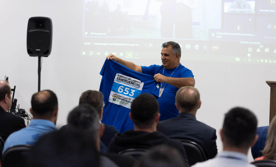 Sanepar homenageia empregados que atuaram na tragédia do Rio Grande do Sul