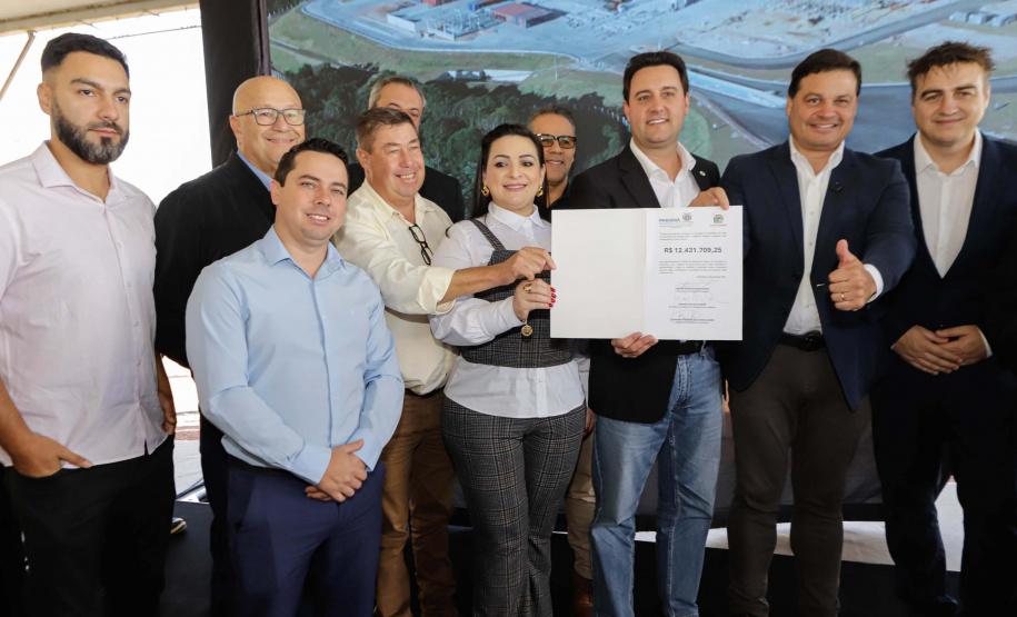 Carambeí, 13 de junho de 2024 - O governador Carlos Massa Ratinho Jr visita a nova fábrica de garrafas da Ambev, que está sendo construída em Carambeí, nos Campos Gerais.