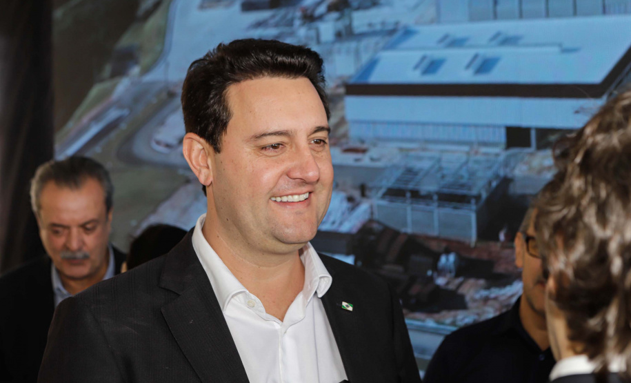 Carambeí, 13 de junho de 2024 - O governador Carlos Massa Ratinho Jr visita a nova fábrica de garrafas da Ambev, que está sendo construída em Carambeí, nos Campos Gerais.