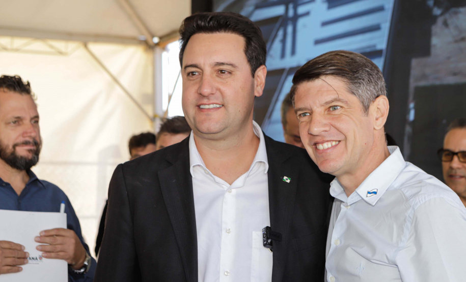 Carambeí, 13 de junho de 2024 - O governador Carlos Massa Ratinho Jr visita a nova fábrica de garrafas da Ambev, que está sendo construída em Carambeí, nos Campos Gerais.