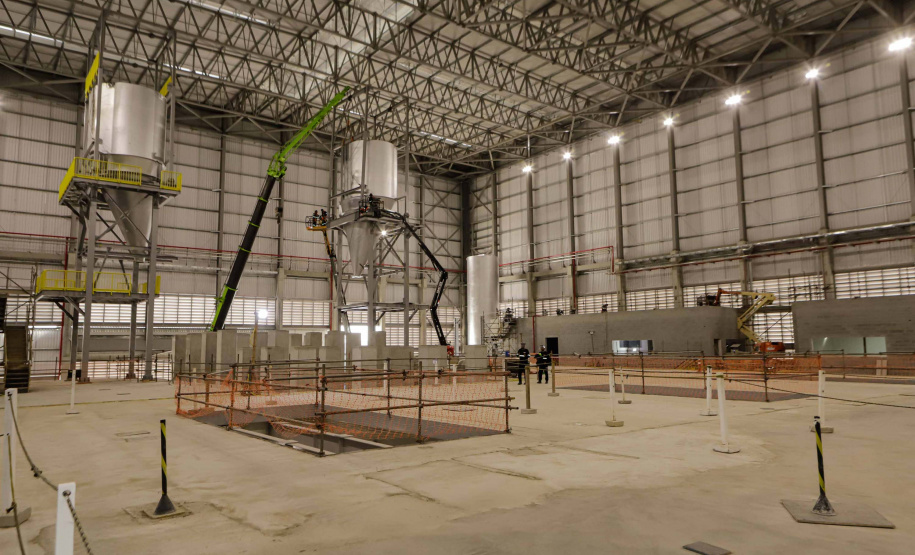 Carambeí, 13 de junho de 2024 - O governador Carlos Massa Ratinho Jr visita a nova fábrica de garrafas da Ambev, que está sendo construída em Carambeí, nos Campos Gerais.