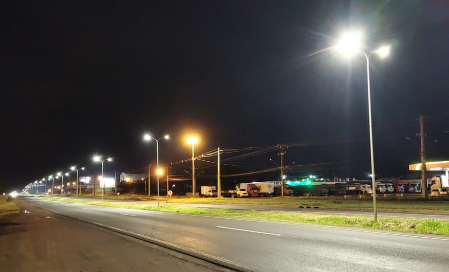 Obra de nova iluminação da BR-277 em Foz do Iguaçu e municípios vizinhos chega a 74%