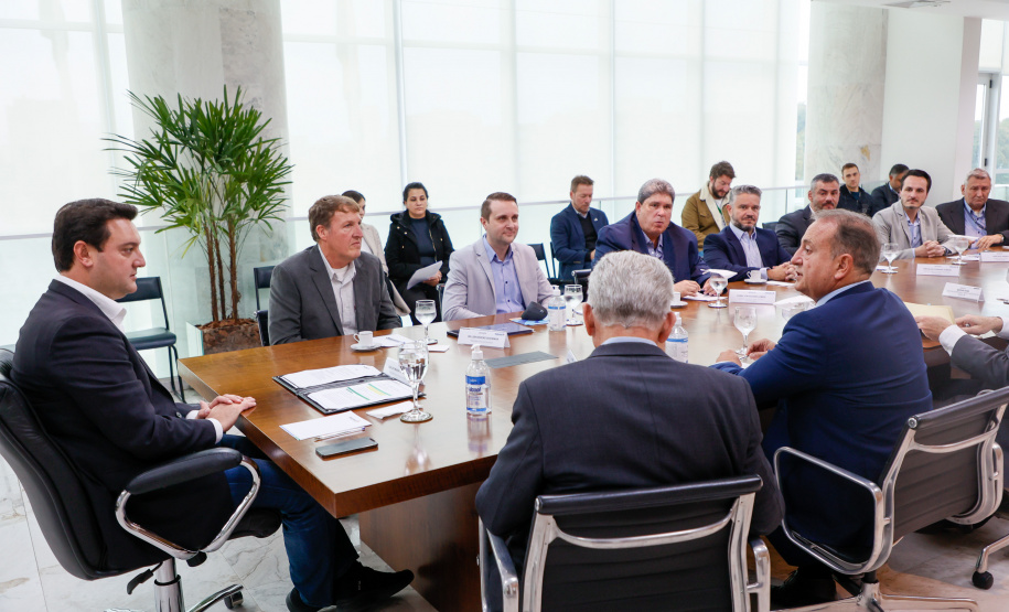 Anúncio de investimento no valor de 450 milhões para ampliação da fábrica de leite em pó em Castro.