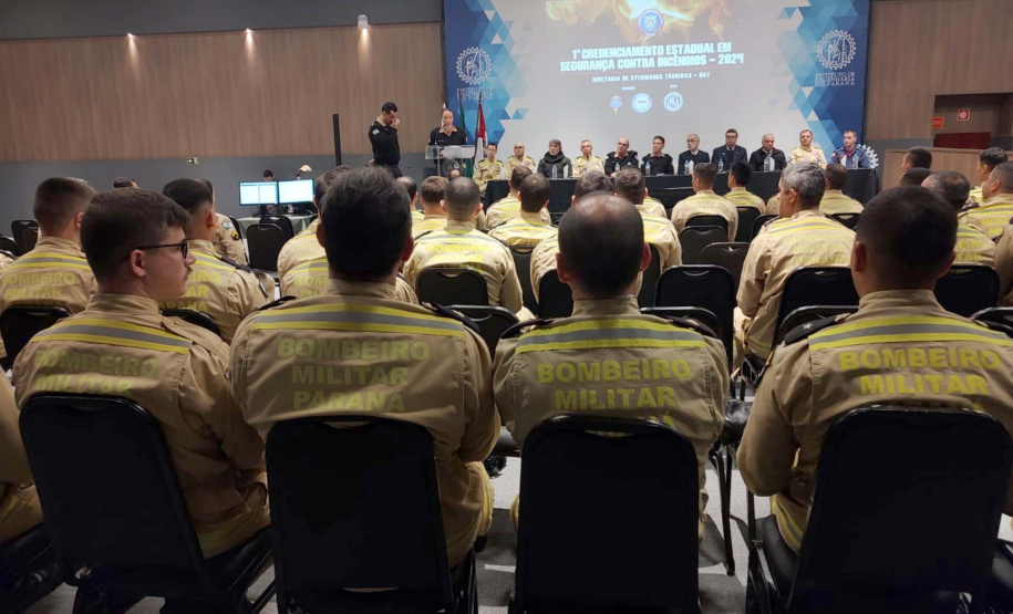 Corpo de Bombeiros promove capacitação sobre técnicas de combate a incêndios