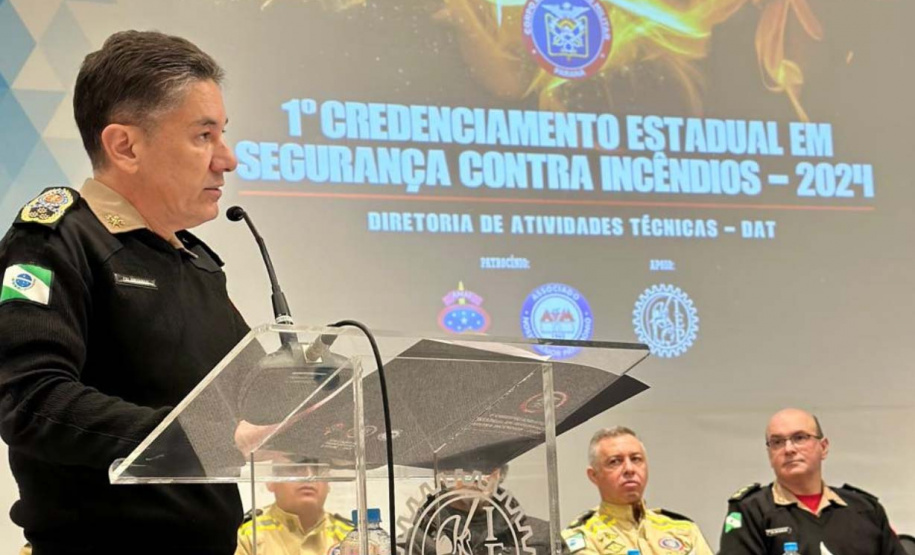 Corpo de Bombeiros promove capacitação sobre técnicas de combate a incêndios