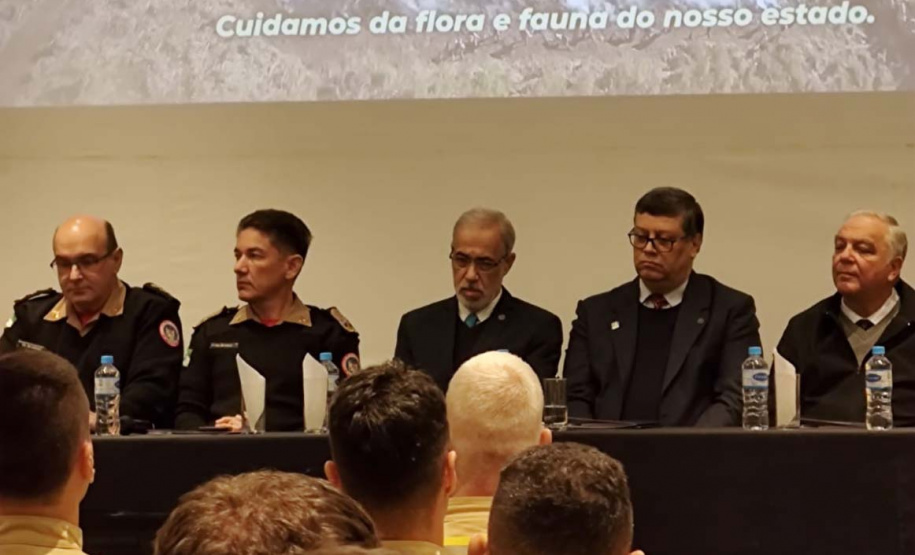 Corpo de Bombeiros promove capacitação sobre técnicas de combate a incêndios