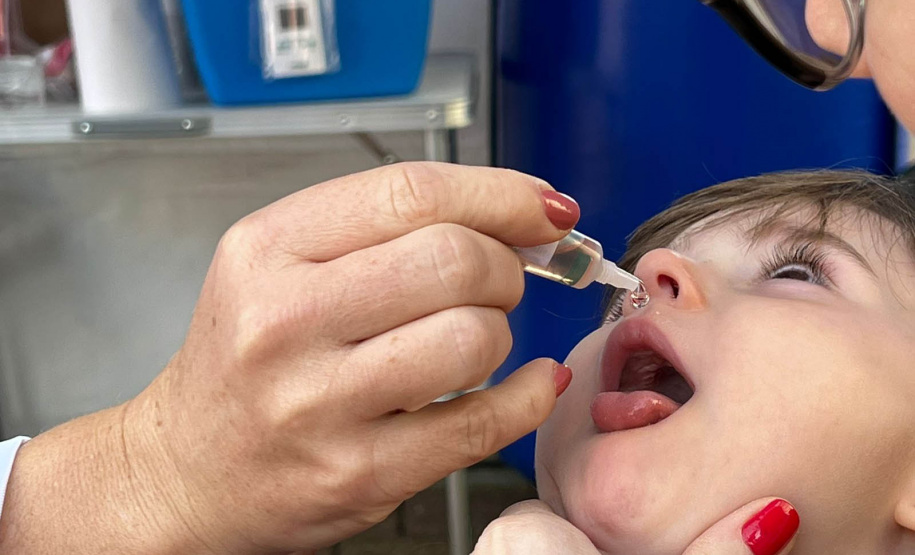 Mais de 70 mil crianças são imunizadas no Dia D contra a poliomielite em todo o Paraná