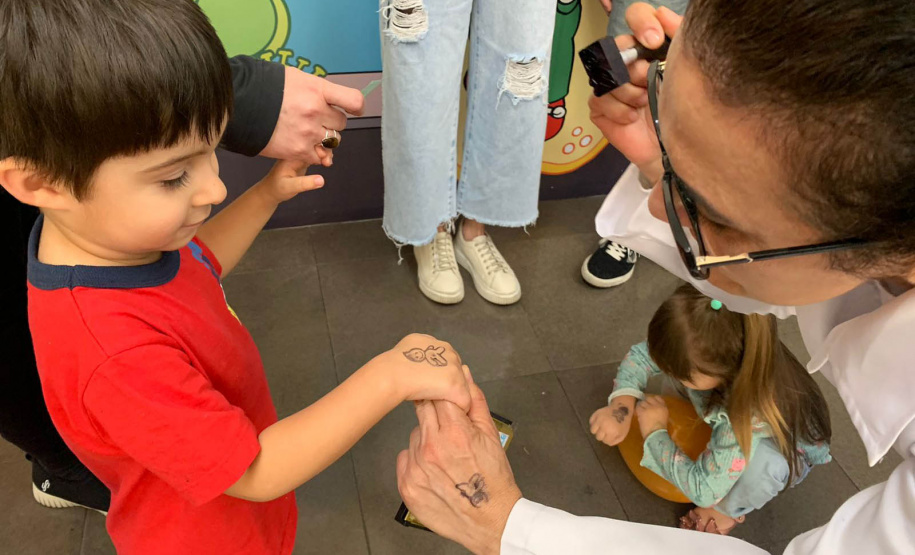 Mais de 70 mil crianças são imunizadas no Dia D contra a poliomielite em todo o Paraná