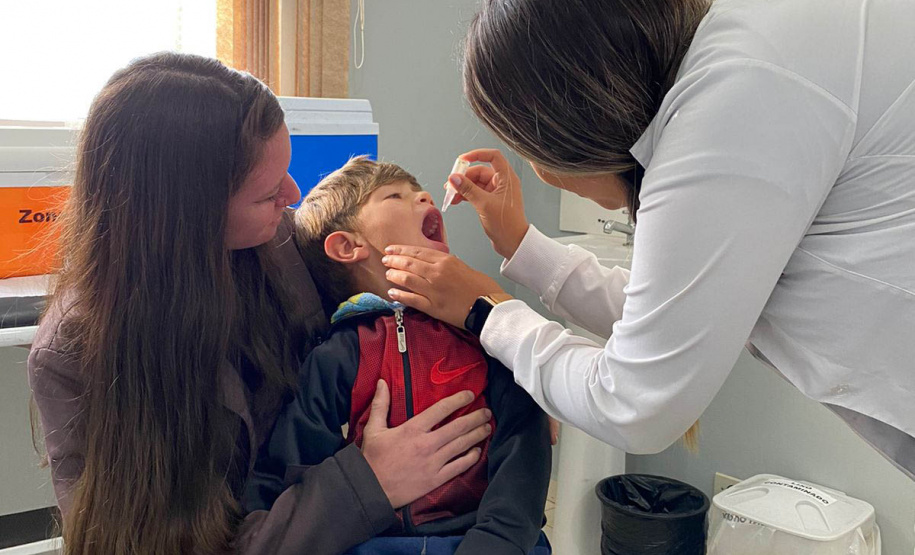 Mais de 70 mil crianças são imunizadas no Dia D contra a poliomielite em todo o Paraná