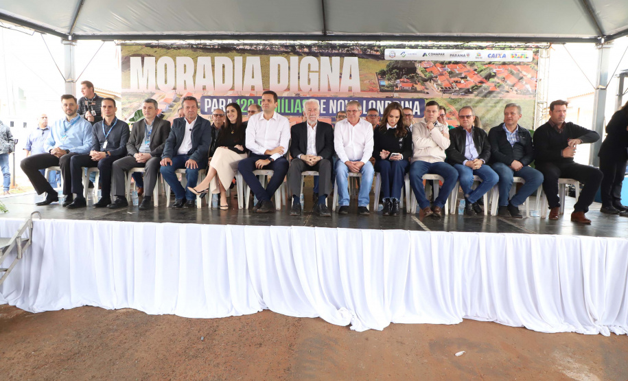 Darci Piana entrega residencial com 120 casas a famílias de Nova Londrina