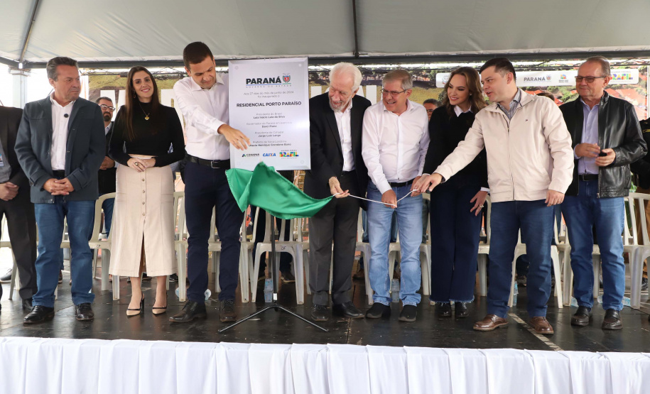 Darci Piana entrega residencial com 120 casas a famílias de Nova Londrina