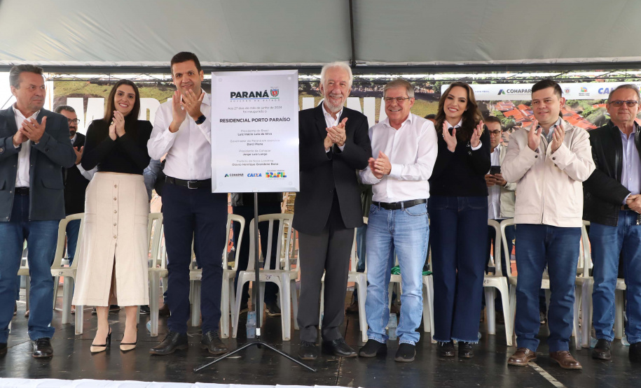 Darci Piana entrega residencial com 120 casas a famílias de Nova Londrina