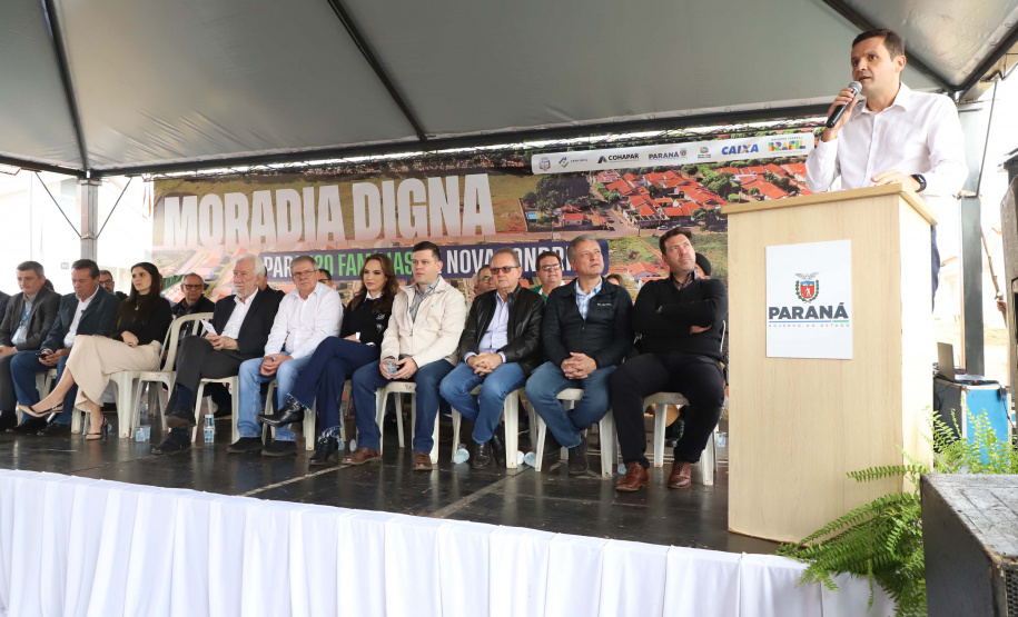 Darci Piana entrega residencial com 120 casas a famílias de Nova Londrina