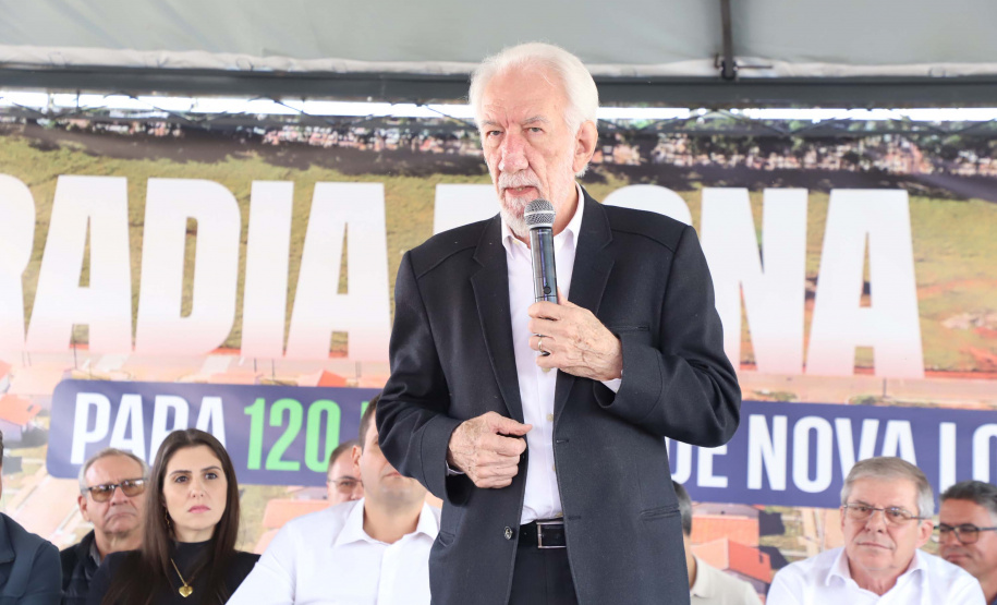 Darci Piana entrega residencial com 120 casas a famílias de Nova Londrina