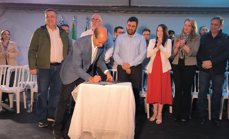 Governo do Estado assina ordem de serviço para maternidade de Reserva