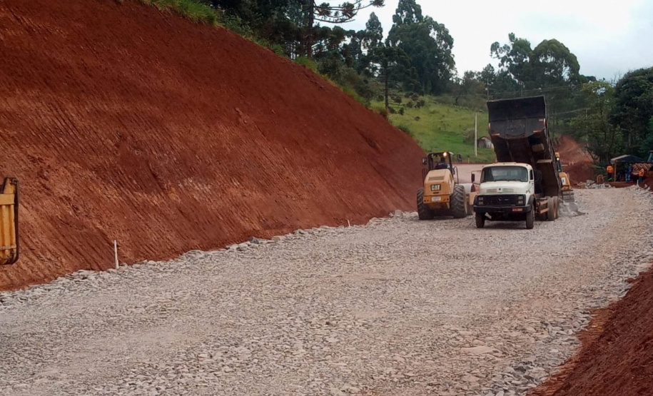 Pavimentação entre Pitanga e Mato Rico está 74% finalizada