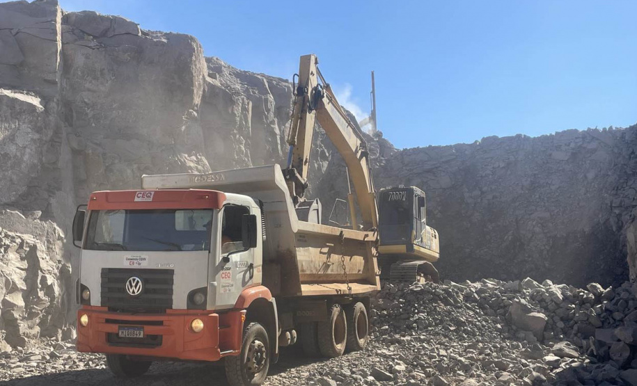 Pavimentação entre Pitanga e Mato Rico está 74% finalizada