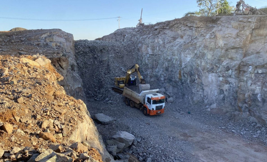 Pavimentação entre Pitanga e Mato Rico está 74% finalizada