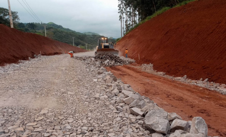 Pavimentação entre Pitanga e Mato Rico está 74% finalizada