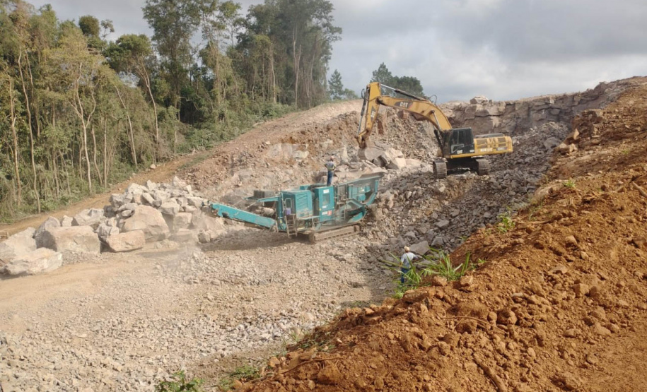 Pavimentação entre Pitanga e Mato Rico está 74% finalizada