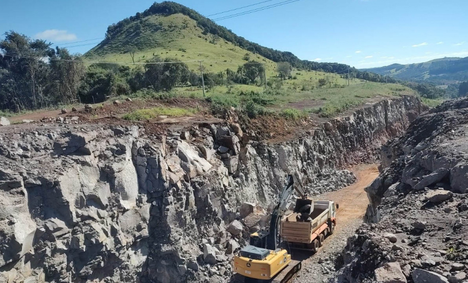 Pavimentação entre Pitanga e Mato Rico está 74% finalizada