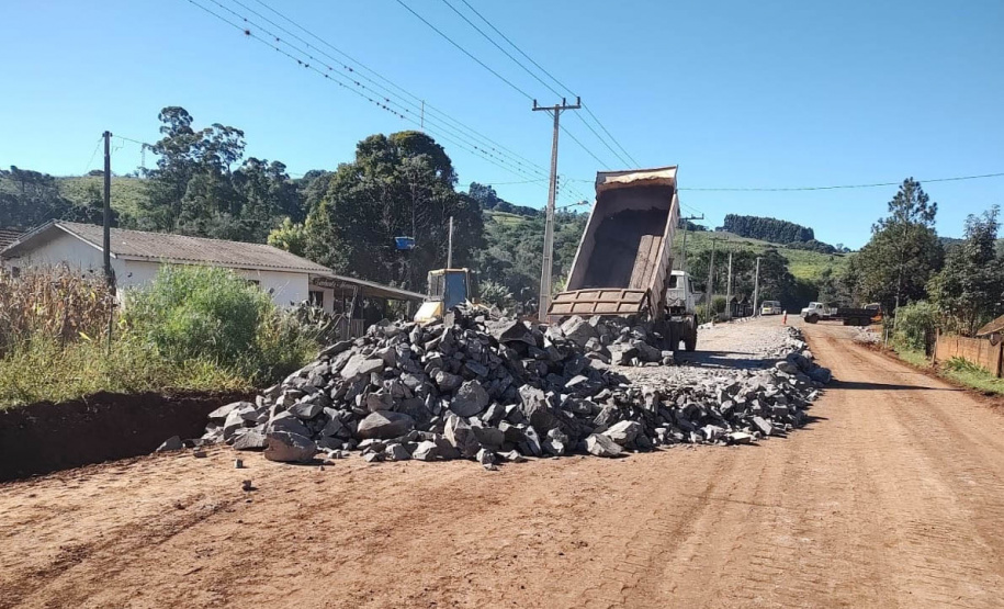 Pavimentação entre Pitanga e Mato Rico está 74% finalizada