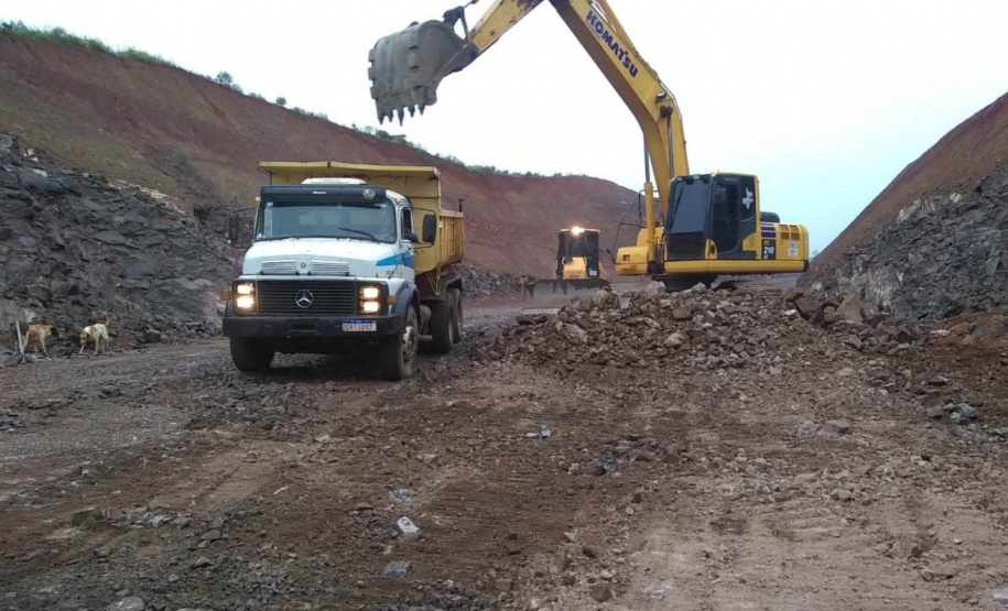 Pavimentação entre Pitanga e Mato Rico está 74% finalizada