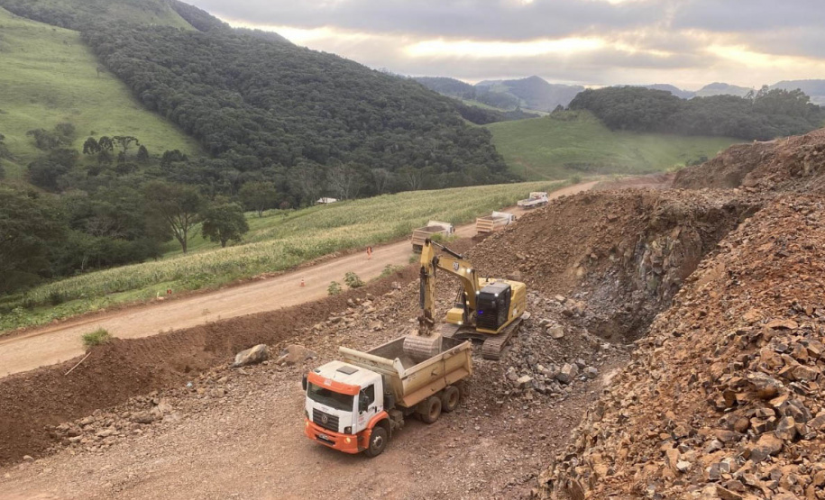 Pavimentação entre Pitanga e Mato Rico está 74% finalizada