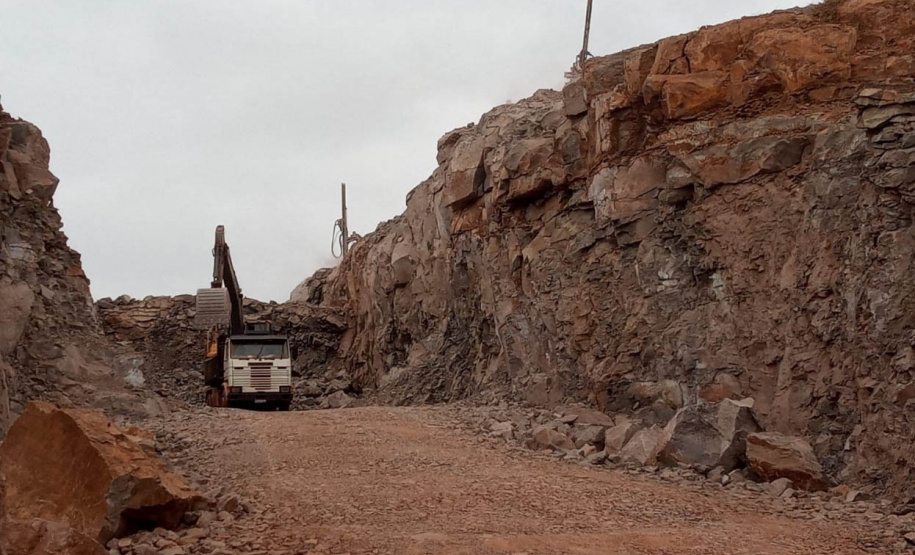 Pavimentação entre Pitanga e Mato Rico está 74% finalizada