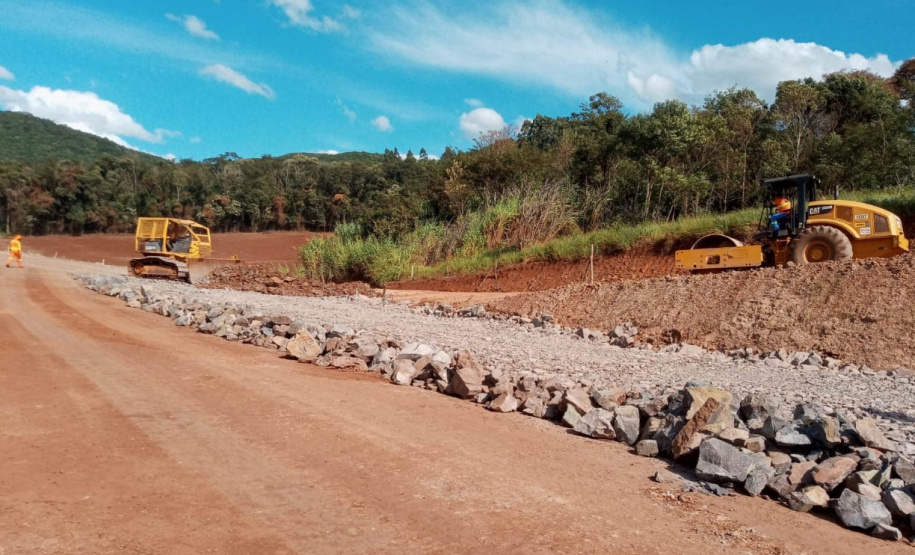 Pavimentação entre Pitanga e Mato Rico está 74% finalizada