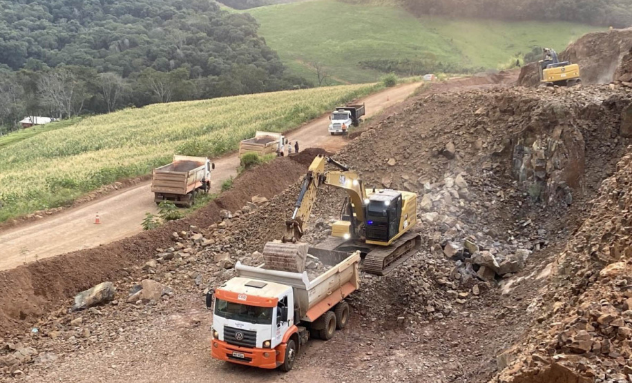 Pavimentação entre Pitanga e Mato Rico está 74% finalizada