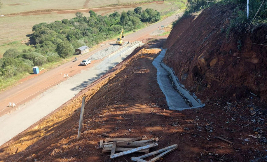 Pavimentação entre Pitanga e Mato Rico está 74% finalizada