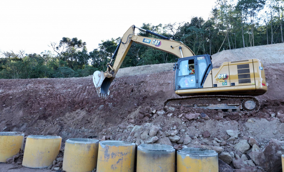 Estabilização de encosta ao lado de rodovia avança em União da Vitória