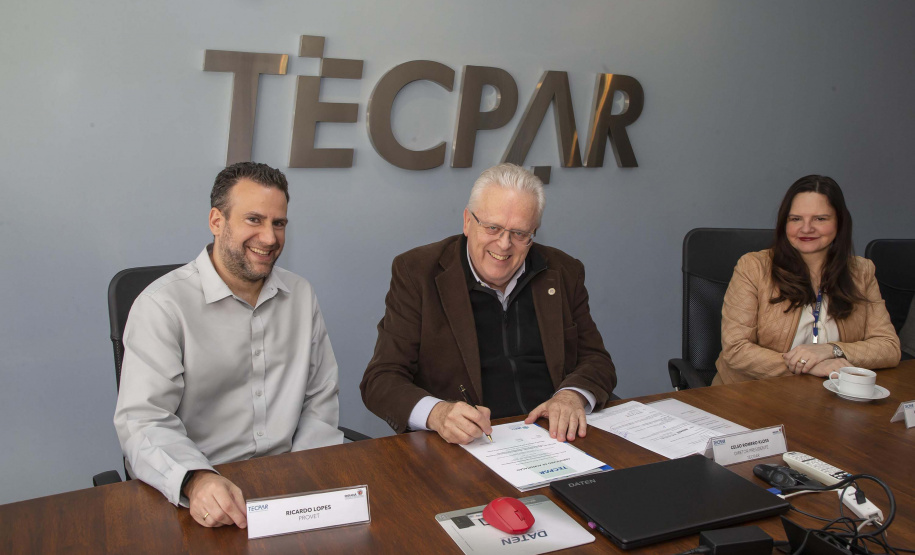 Tecpar concede primeira certificação para laboratório veterinário