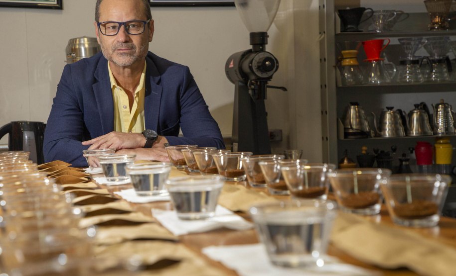 Com apoio do Tecpar, empreendedores vão produzir água especial para o preparo de cafés